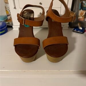 Steve Madden Tan Platform Sandals